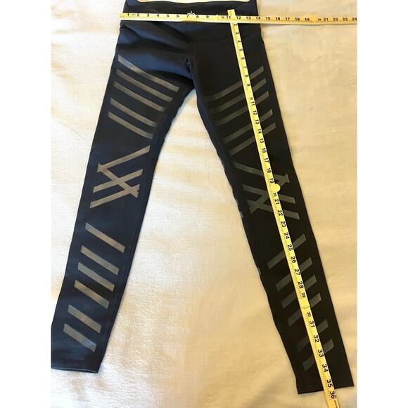 ALO YOGA | Airbrush Black Lineal Diagonal Stripe Leggings | Hailey Bieber | Sz M - Picture 5 of 10